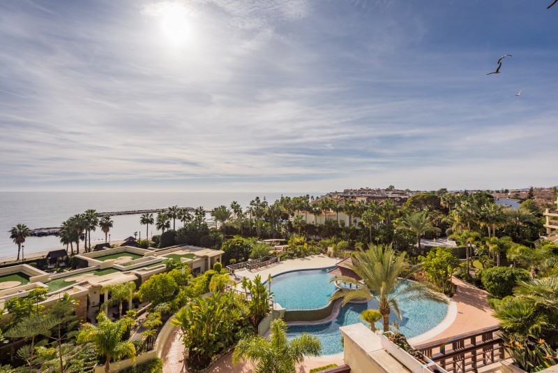 Apartments with sea views for sale in Marbella